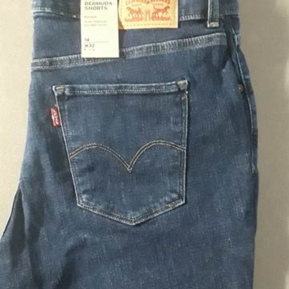 Levi's Bermuda Shorts - NWT - Picture 2 of 3
